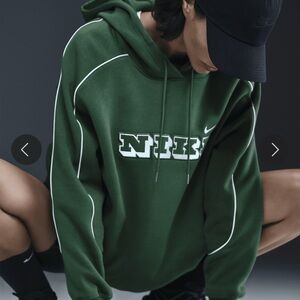 Nike Phoenix Fleece 2pc Set in Gorge Green Woman’s Hoodie -M and Sweatpants-L.